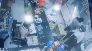 CCTV Viral Video: Robbers Loot Gold Chain And Cash Worth Lakhs At Gunpoint From Haridwar Shop